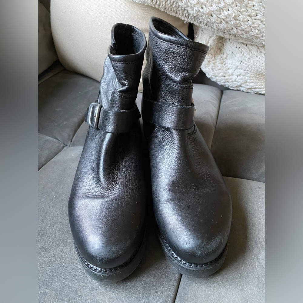 Women’s FRYE Veronica booties